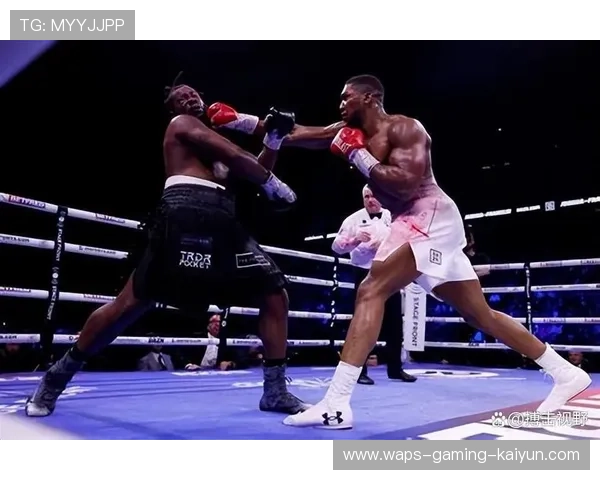 拳击约书亚连续组合拳逼迫裁判终止比赛：来自训练馆的力量与节拍